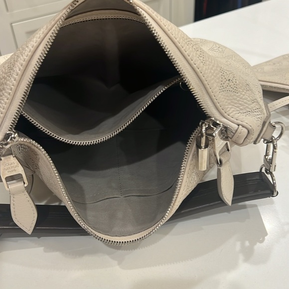 Louis Vuitton Selene Monogram PM Blanc Shoulder Bag - Picture 9 of 16
